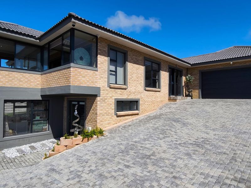 Well maintained family home with flat - Photo 4