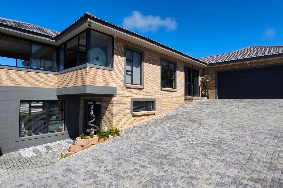 Well maintained family home with flat - Photo 4