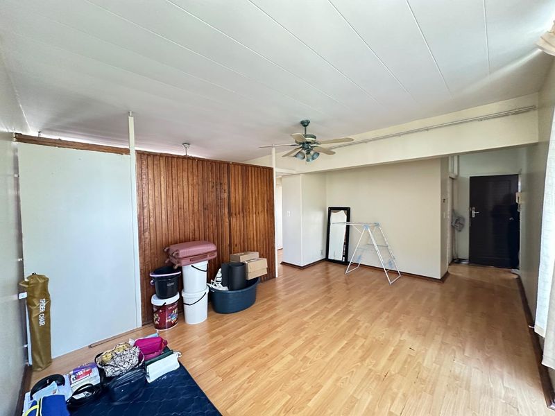 Charming 1-BR in Sunnyside: Secure, Central, Convenient! - Photo 4