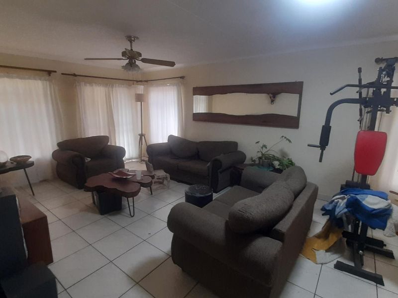 Spacious 3-Bed Ifafi Gem with main En-Suite - Photo 4