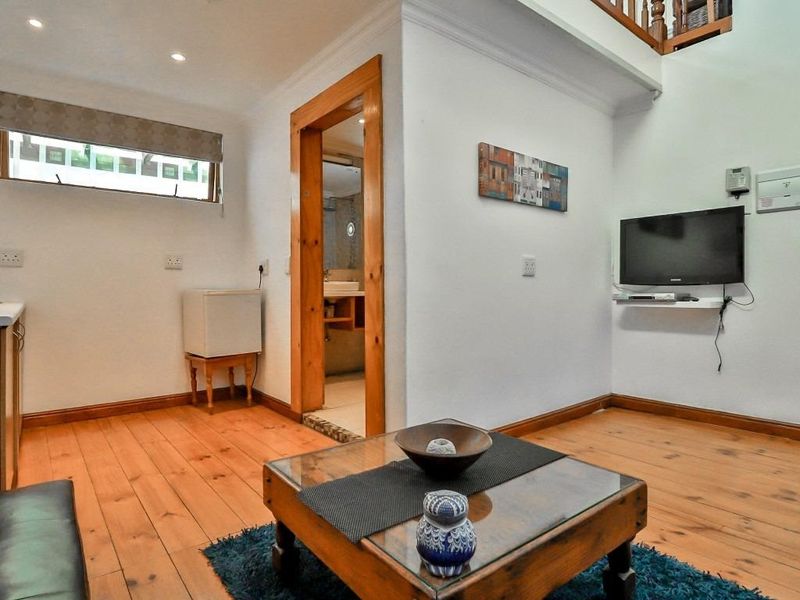 Chic Loft Apartment in the Heart of Woodstock - Photo 4