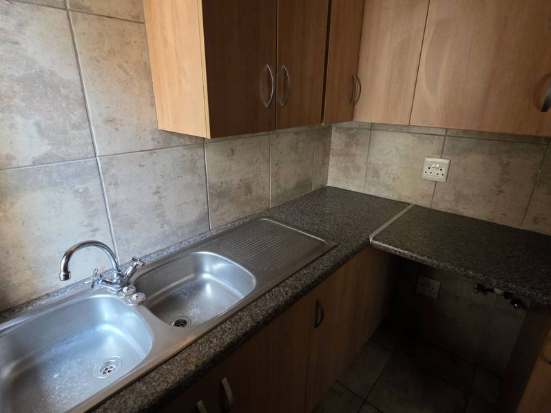 3 Bedroom 2.5 Bathroom Townhouse in Melodie - Photo 9