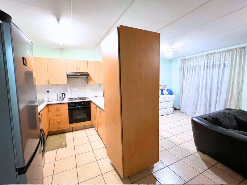 Three Bedroom townhouse in Annlin - Photo 4