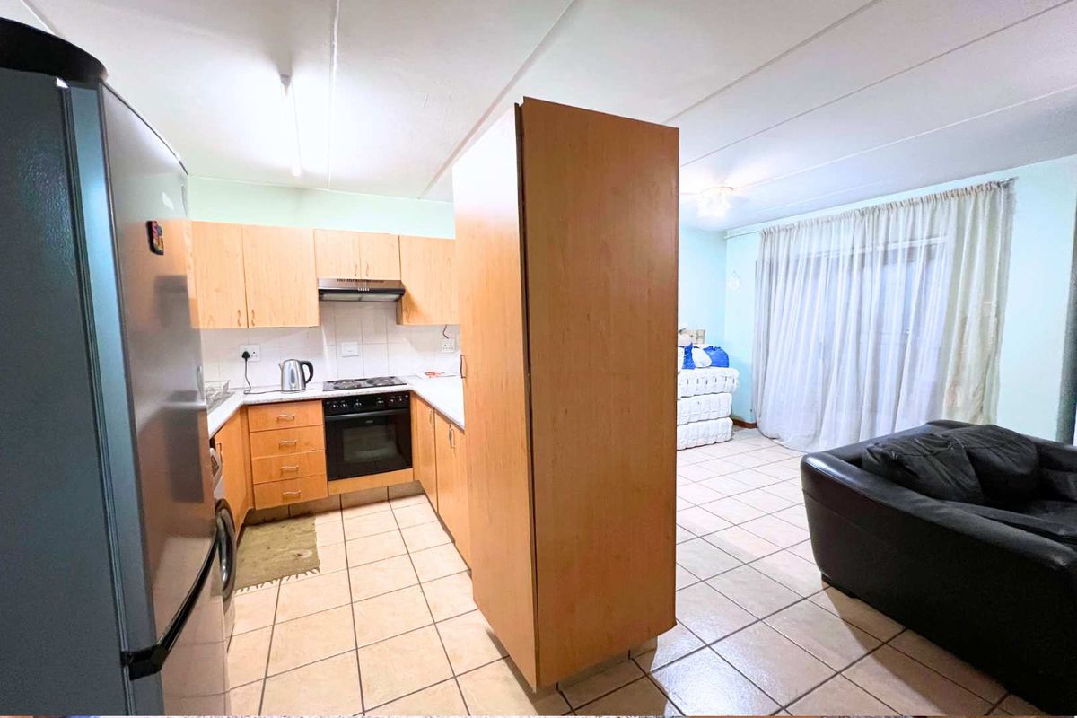 Three Bedroom townhouse in Annlin - Photo 4