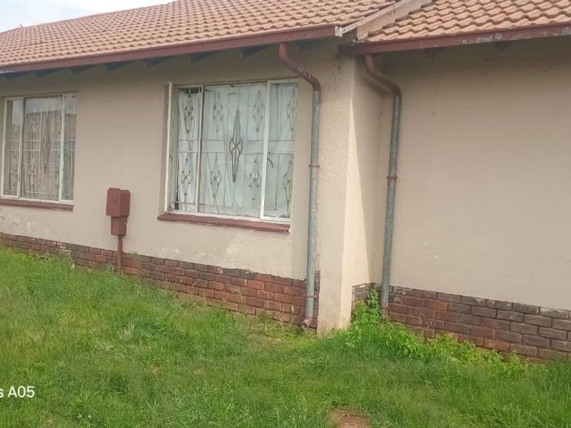 All I want for Christmas is a Big Corner House In Kagiso. - Photo 8