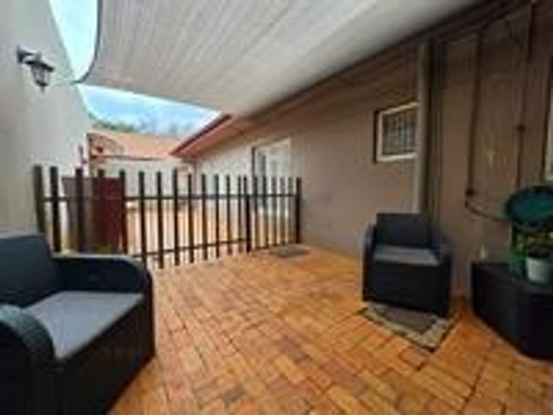 Spacious New Redruth Home with Pool and Modern Extras - Photo 6