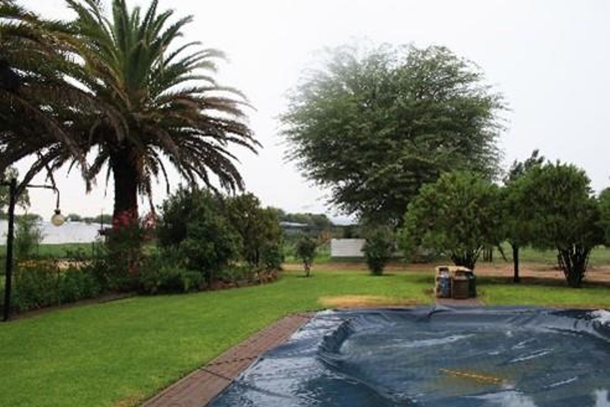 Business with property For Sale only 6 km from Okahandja - Photo 2