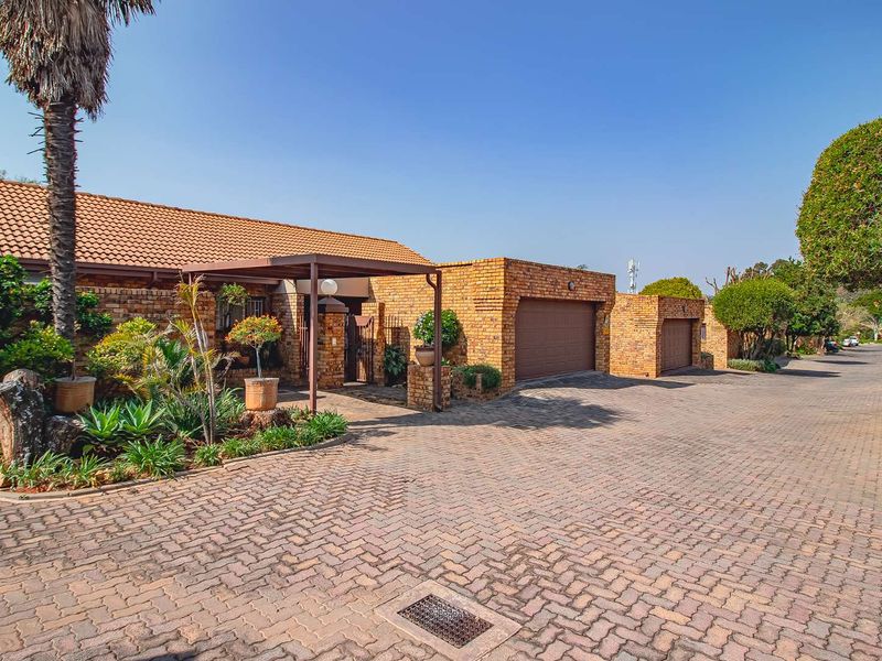 FULL TITLE IN SECURITY COMPLEX. - Photo 2