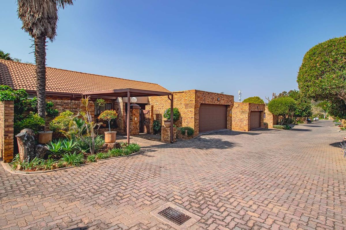 FULL TITLE IN SECURITY COMPLEX. - Photo 2