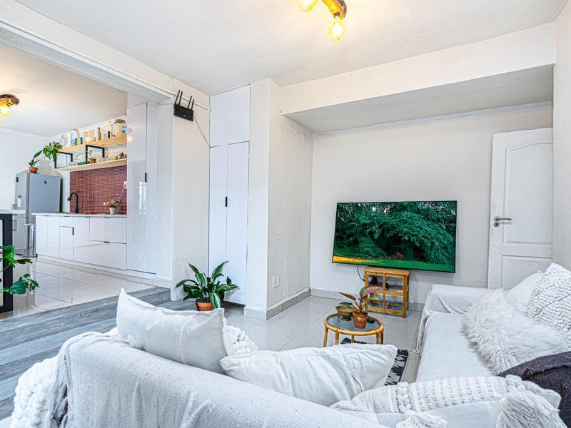 Modern in Mowbray - Photo 5