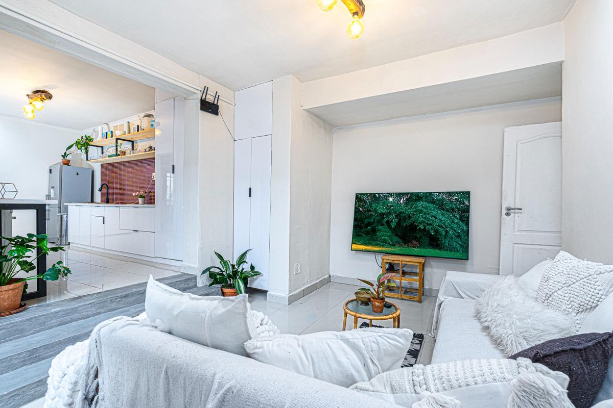 Modern in Mowbray - Photo 5