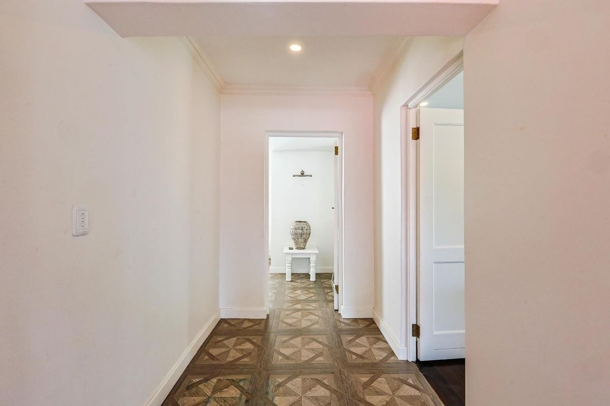 Stylish Furnished 3-Bedroom Home with a 2 bedroom Apartment with Pool & Solar Power - Photo 2