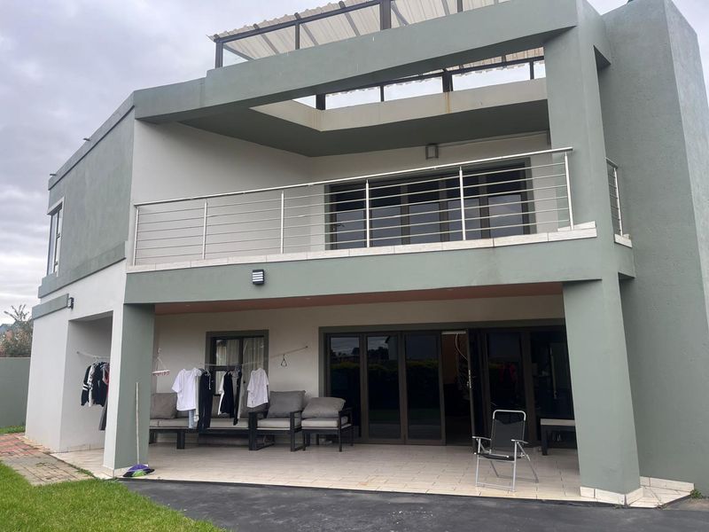 BIG BEAUTIFUL HOUSE IN ZAMBEZI MANOR LIFESTYLE ESTATE - Photo 1