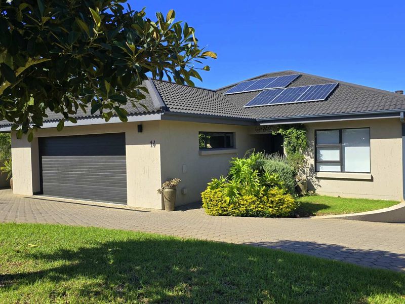 EXCLUSIVE COASTAL LIVING | PANORAMIC BAY VIEWS | 4 BEDROOM | DUAL LIVING POTENTIAL - Photo 4