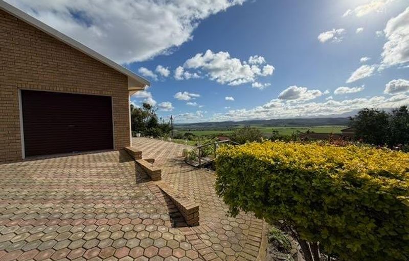 Elevated Family Living with Mountain Views, Space and Practical Backup Features