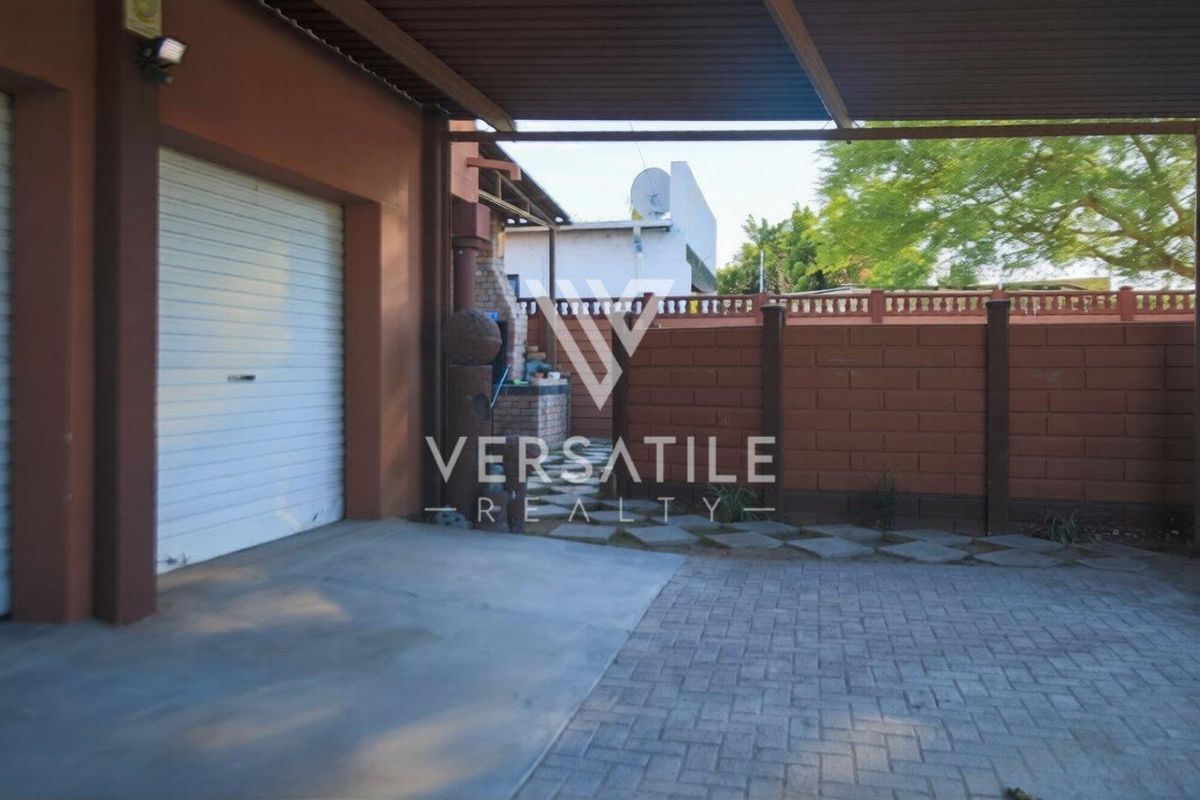 Exquisite Family Haven: Modern Comfort Meets Ultimate Convenience - Photo 2