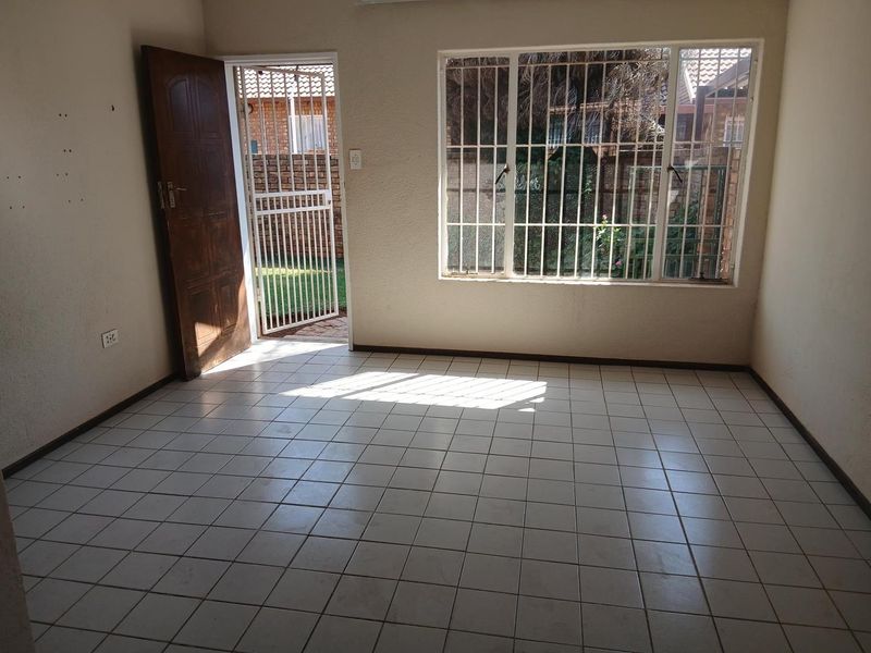 Simplex Townhouse - Photo 6