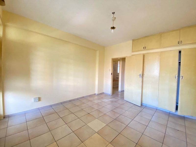 Discover Your New Home: Spacious 1.5 Bedroom Apartment - Photo 5