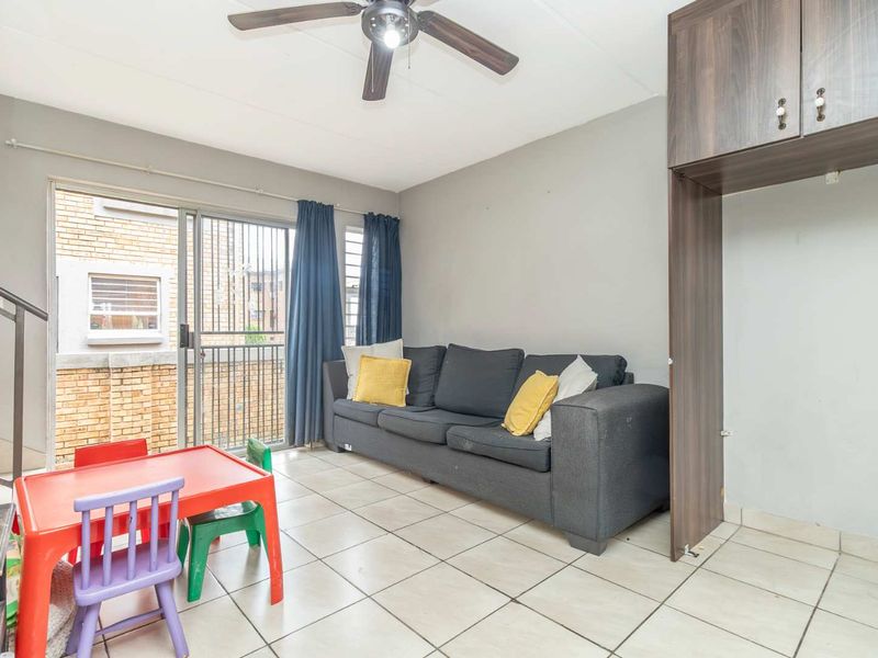 3 Bedroom House  for Sale in Wilgeheuwel - Photo 5