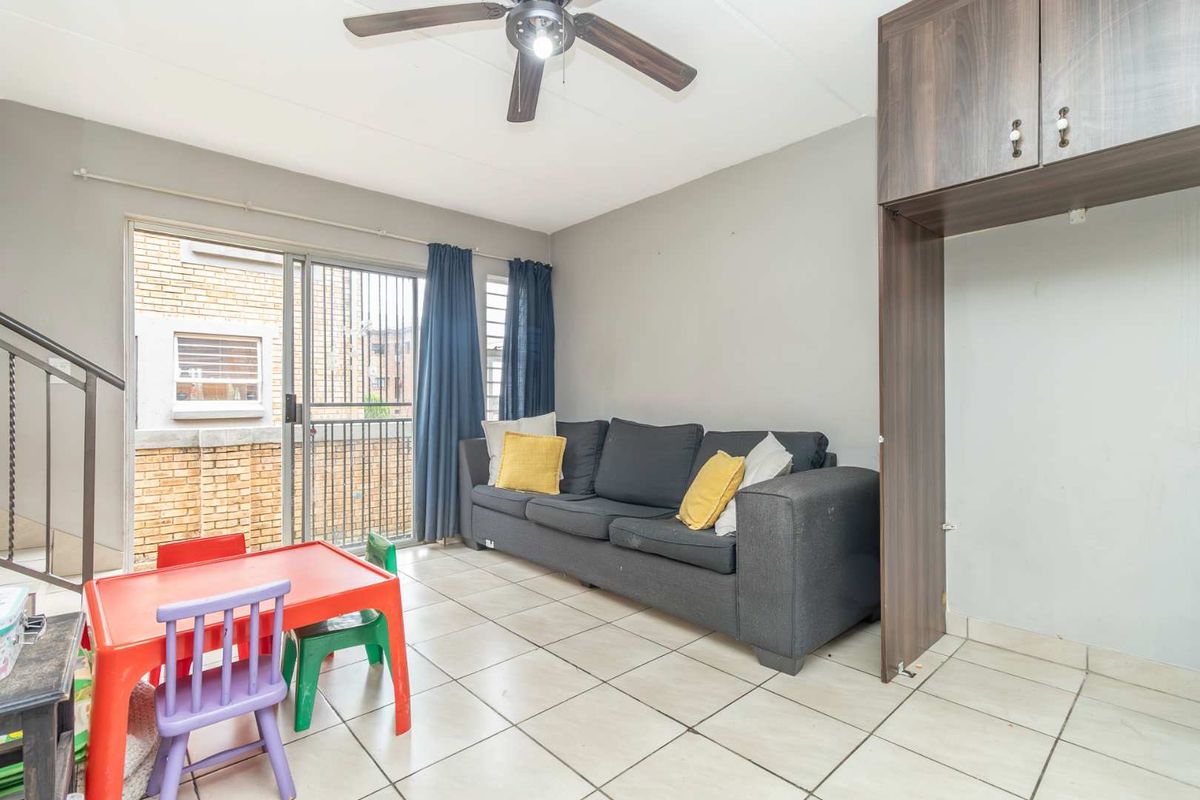 3 Bedroom House  for Sale in Wilgeheuwel - Photo 5