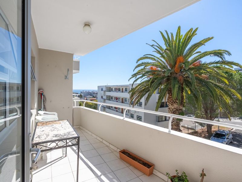 Sea Point Living: Balcony, Garage, and Great Potential - Photo 10