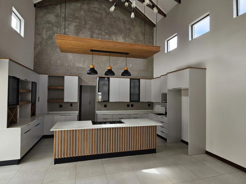 4 Bedroom Luxury Family Home in Landsmeer Estate - Photo 2