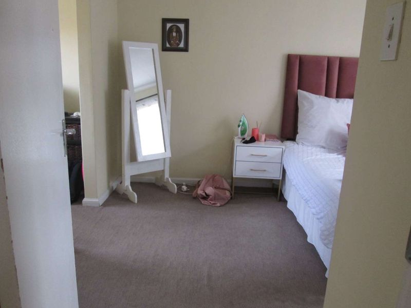 VERY NEAT AND CLEAN BEAUTIFUL ONE BEDROOM TOWN HOUSE FOR SALE IN CENTURION BARGAIN - Photo 10