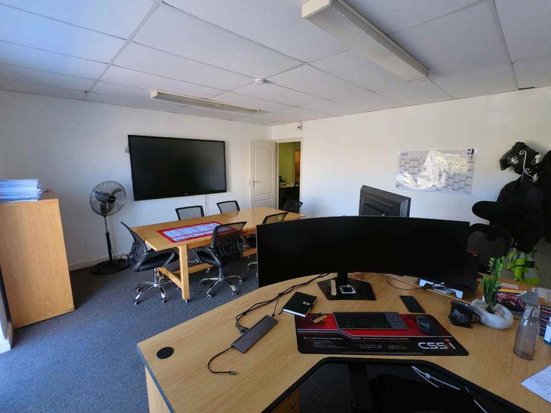 278m2 Industrial Warehouse To Let - Photo 5