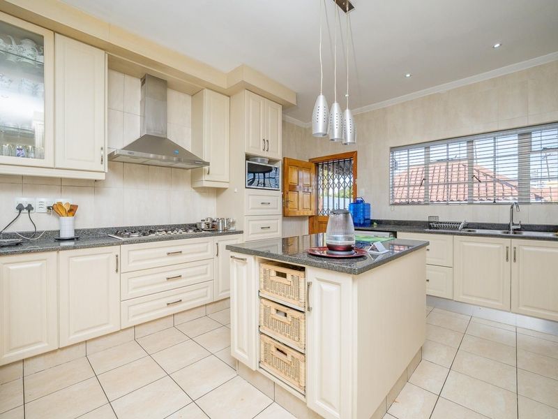 Your Spacious Escombe Oasis Awaits! - Photo 9
