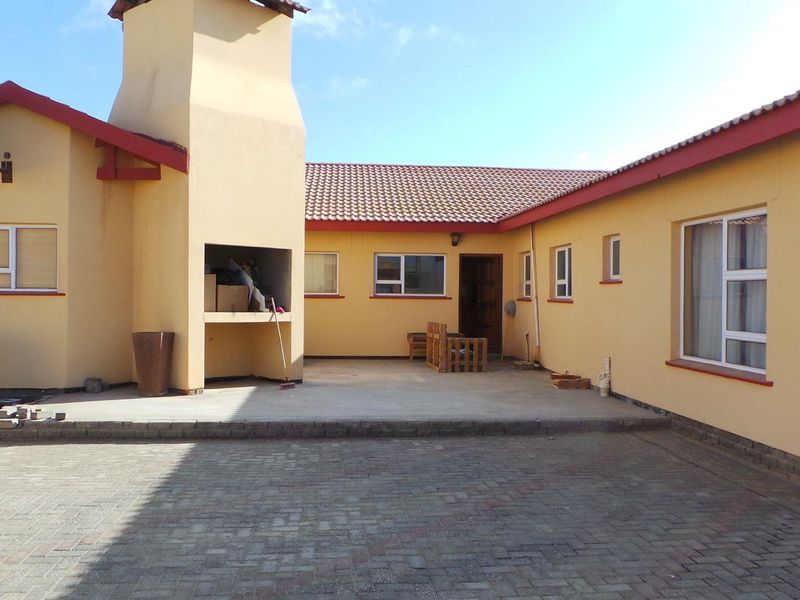 For the larger Family home with lots of space! - Photo 9