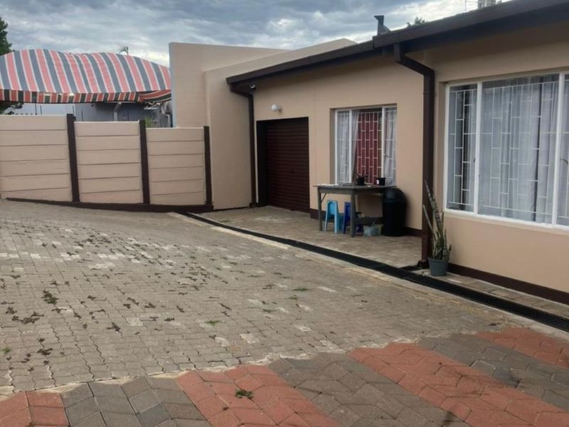 HOUSE FOR SALE - Photo 8