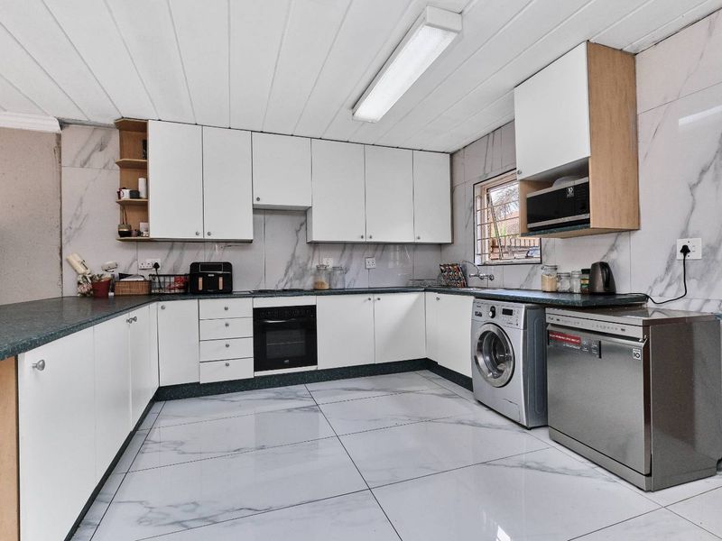 Your 3 bed, 2 bath Ferndale Dream Townhouse Awaits! - Photo 2