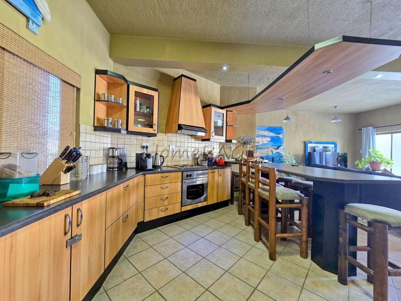 Long Beach Ext 1, Walvis Bay:  Rustic, INTERESTING Home is for sale - Photo 10
