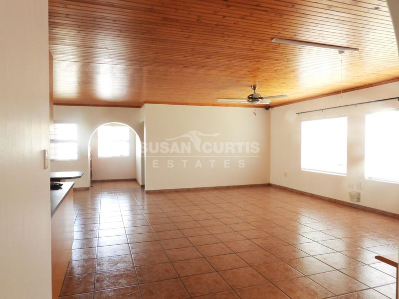 Family house with safety first - Photo 4