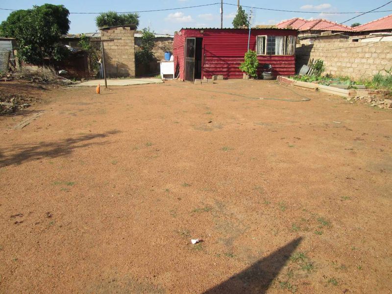 A VERY BIG STAND FOR SALE IN SOSHANGUVE BLOCK X  BARGAIN - Photo 5