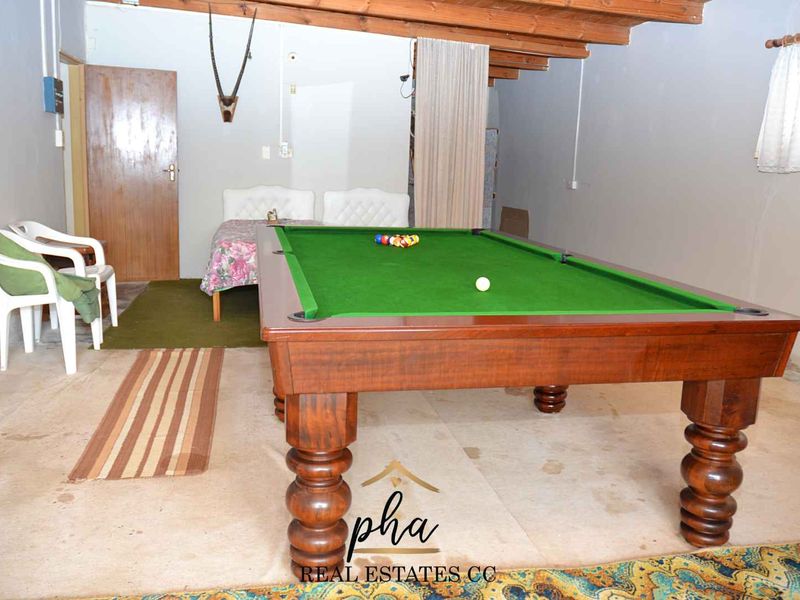 Immense house for sale with endless potential - Photo 4