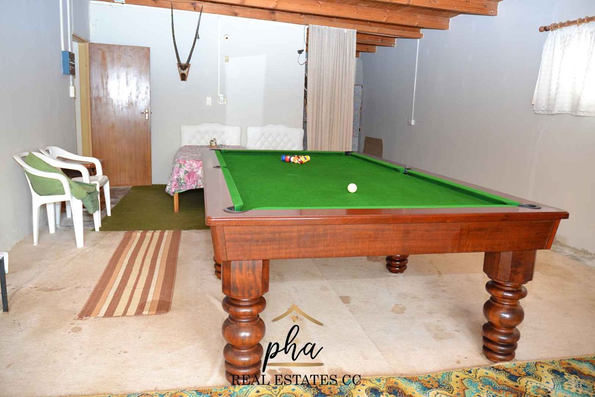 Immense house for sale with endless potential - Photo 4