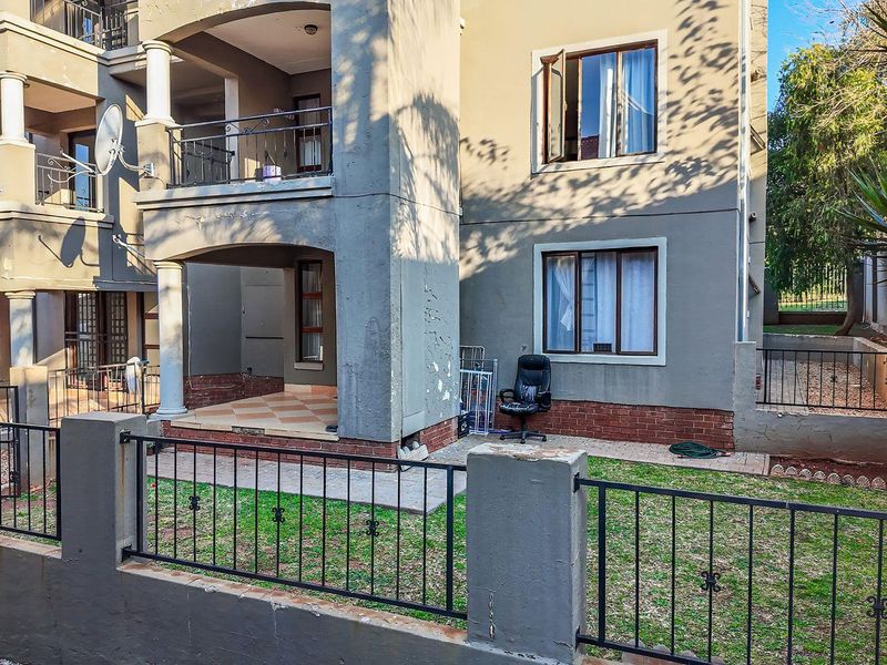 Fibre-Ready 2-Bedroom Apartment with Pool Access in Little Falls - Photo 1