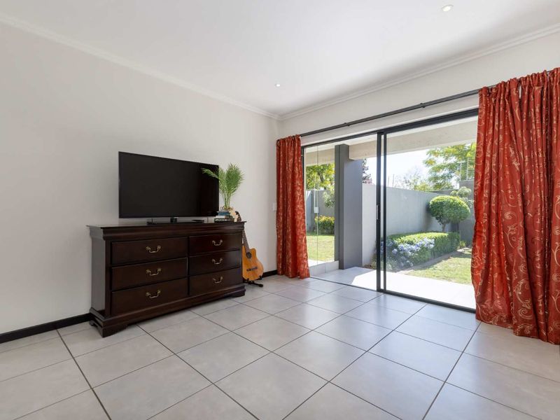 A WELL- POSITIONED GROUND FLOOR UNIT IN SOUGHT AFTER MONTEGO - Photo 4