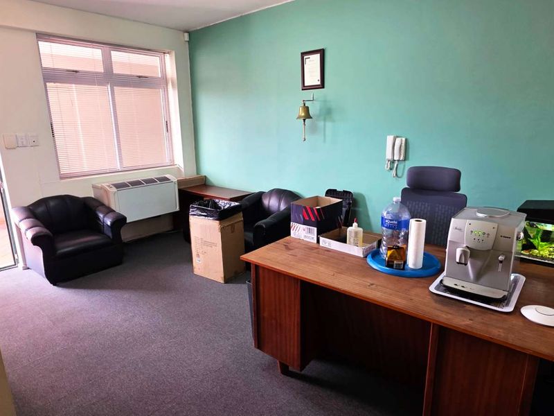 Tenanted Office in Westlake Square - Photo 4