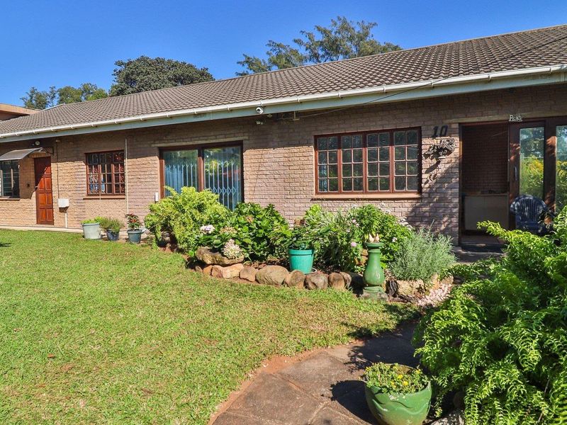 Charming 3 Bedroom Beachside Home & 1 Cottage & 1 Incomplete Cottage in Widenham, Umkomaas - Photo 3