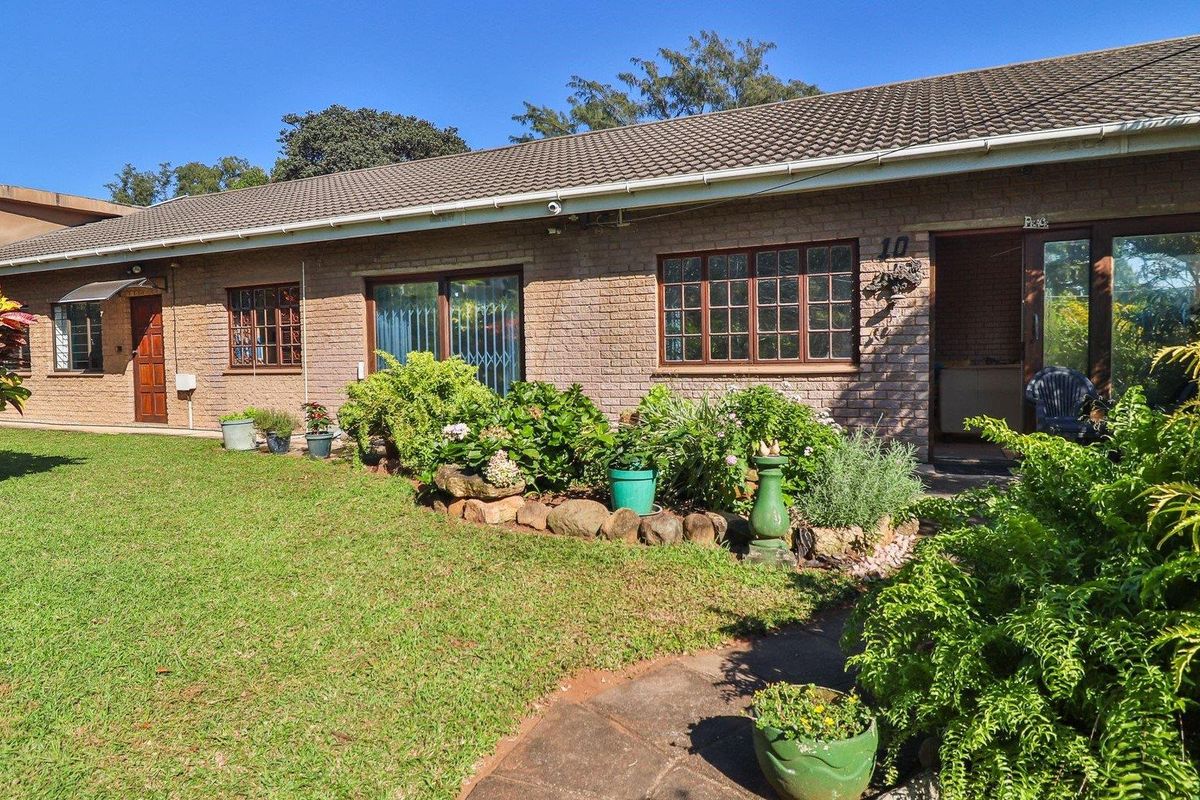 Charming 3 Bedroom Beachside Home & 1 Cottage & 1 Incomplete Cottage in Widenham, Umkomaas - Photo 3