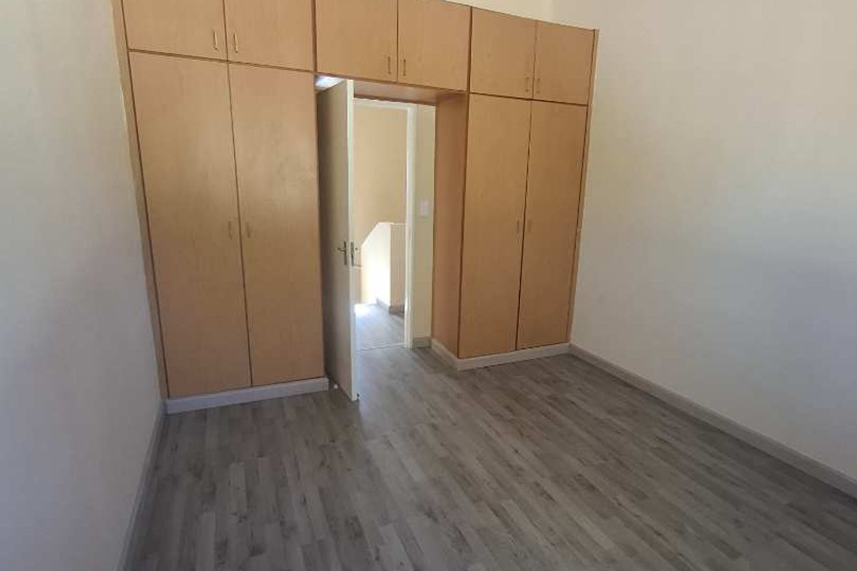 COSY TOWNHOUSE FOR FIRST TIME HOME OWNERS OR INVESTORS - Photo 4