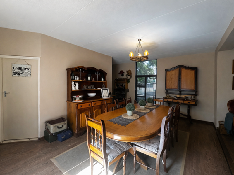 Contemporary Garden Retreat with Flexible Living & Exceptional Space - Photo 7