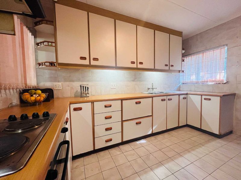 Hendra - Family home on large plot in Parkhill - Photo 6