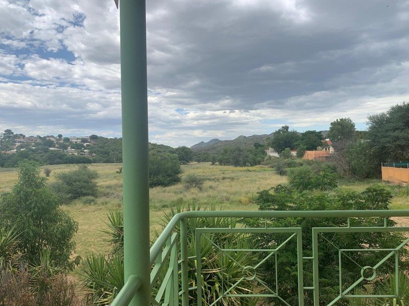 Exclusive Corner Property with Main House and Two Separate Flats – Prime Location in Erospark, Windhoek - Photo 3