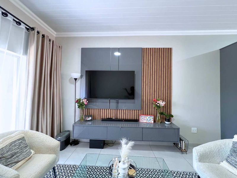 Two bedroom home in secure Estate - Photo 3