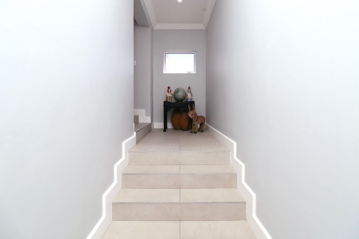 Hidden Gem in Oakdale- Newly renovated apartment - Photo 3