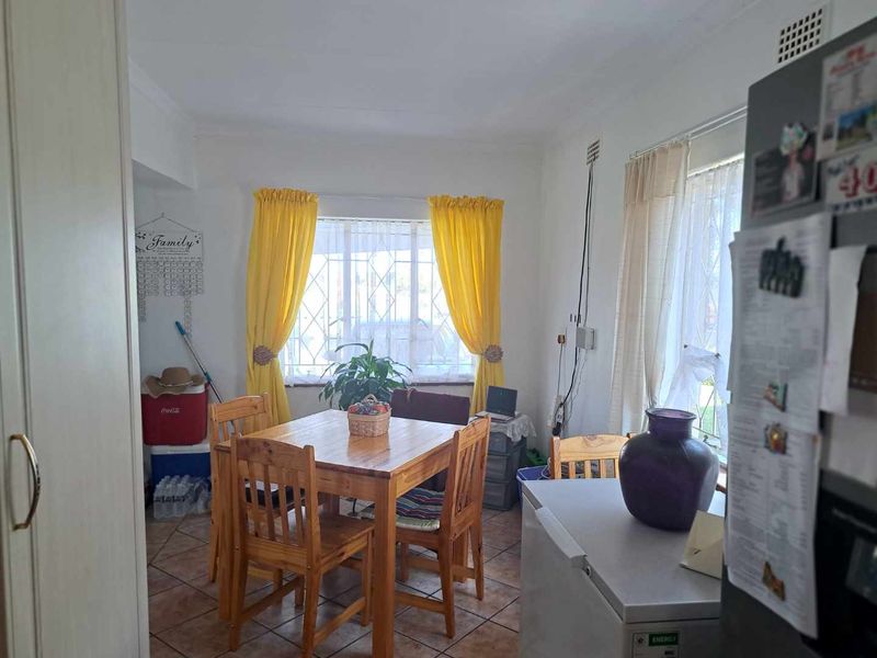 4 Bedroom Home Plus 2 Bedroom Flatlet for Sale in Vandykpark, Boksburg - Photo 5