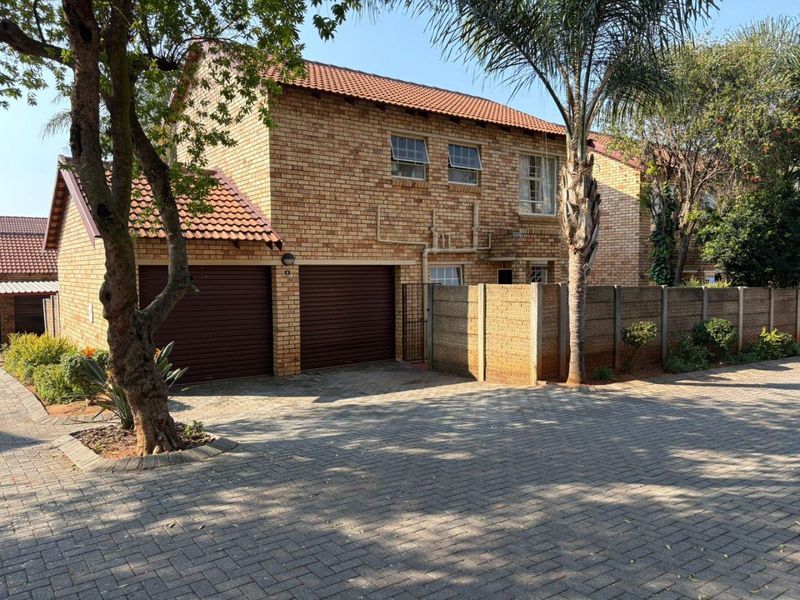 Charming 3 Bedroom Duplex in Allens Neck - Photo 2